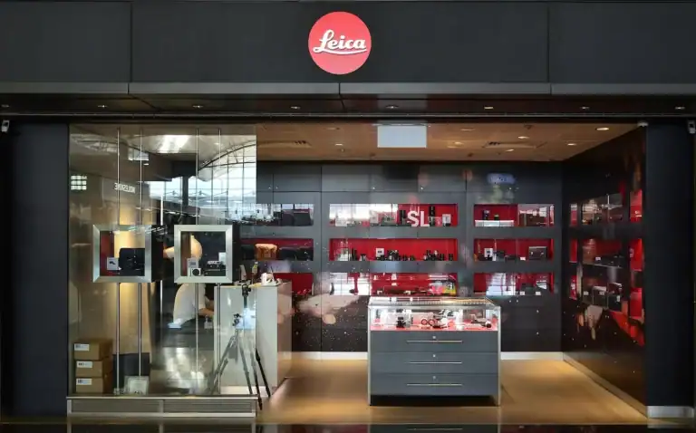'Noctilux-M 35mm f/1.2' - Fachada de la tienda Leica del Aeropuerto de Hong Kong