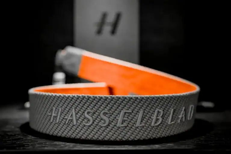 Hasselblad X2D II -Correa para cámara en tonos naranja y gris (imagen ilustrativa) - hasselblad-x2d-ii