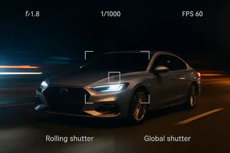 Comparación de captura con rolling shutter versus global shutter en una escena nocturna con auto en movimiento, mostrando distorsión versus nitidez.