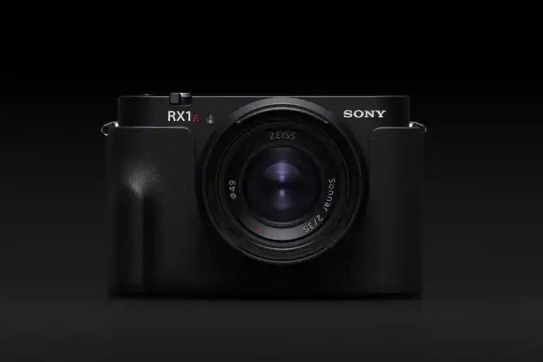 Sony RX1R III cámara compacta profesional con sensor de 61MP y objetivo Zeiss fijo
