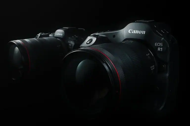 Firmware Canon EOS R1 1.1.0: Mostrando pantalla de actualización firmware con advertencias de problemas