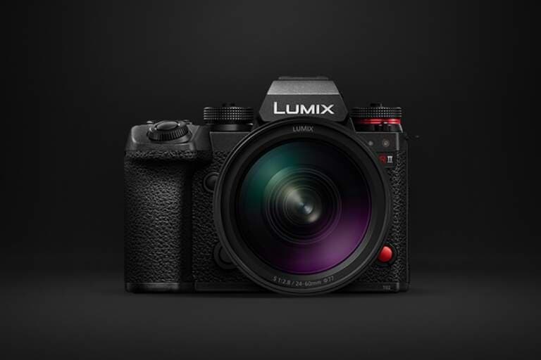 Panasonic S1 II con sensor parcialmente apilado mostrando su excepcional rango dinámico en fotografía profesional