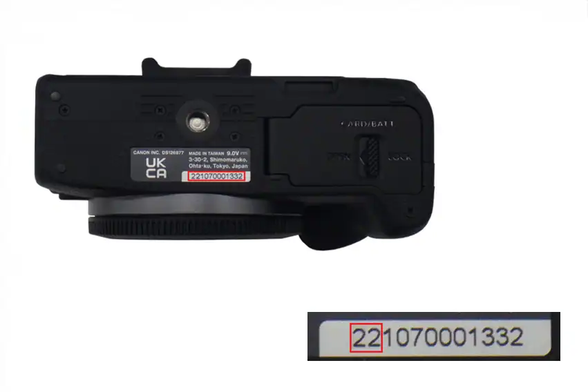 Canon EOS R50 reparación gratuita: Canon EOS R50 negra mostrando ubicación del número de serie para verificar reparación gratuita