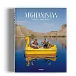 Portada del libro de fotografía de Afganistán con hombres en un bote de cisne amarillo.